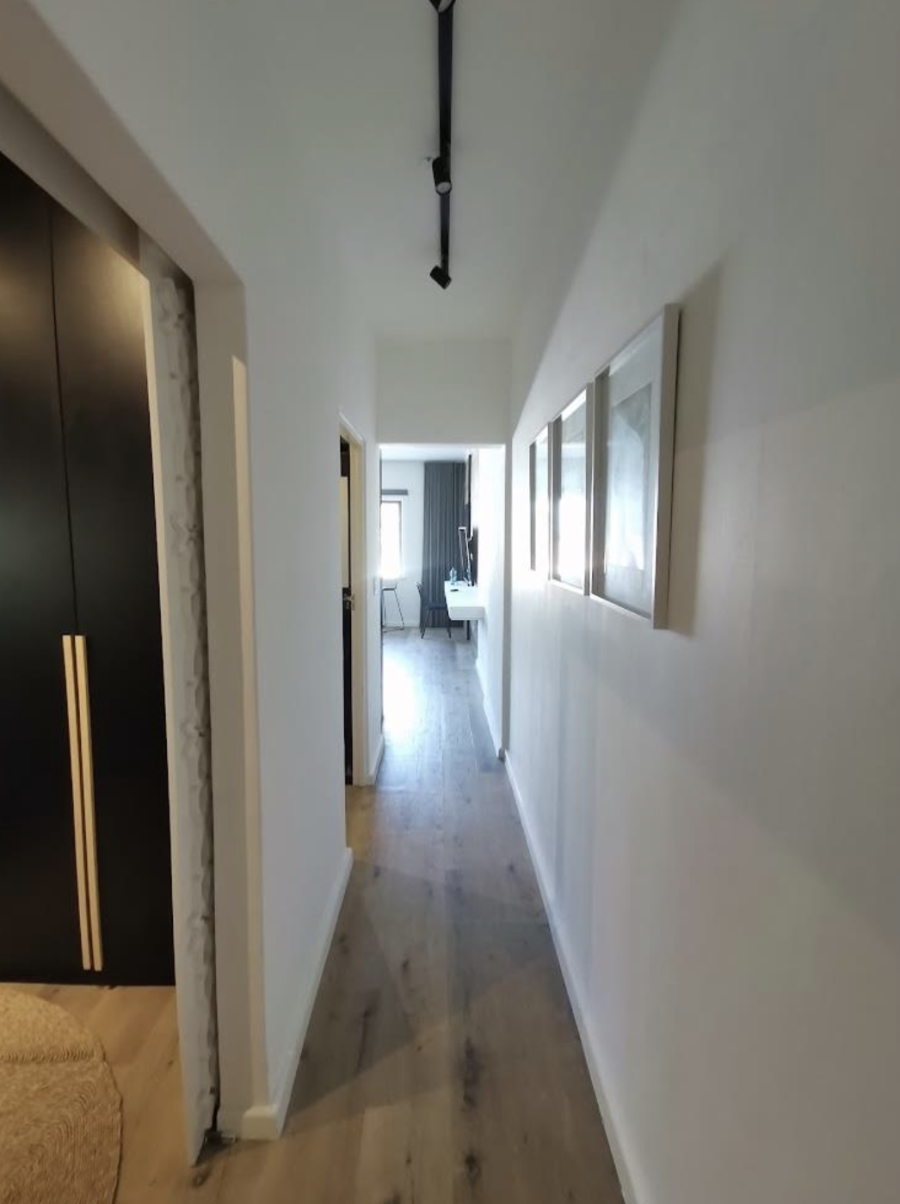 To Let 1 Bedroom Property for Rent in Sea Point Western Cape